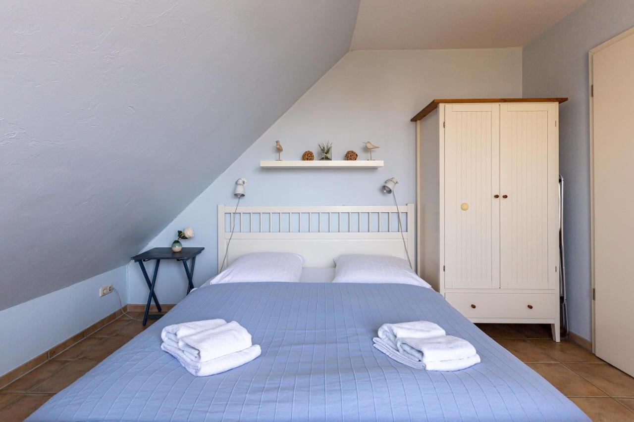 Strandhaus Wustrow - Wohnung 3 Bagian luar foto